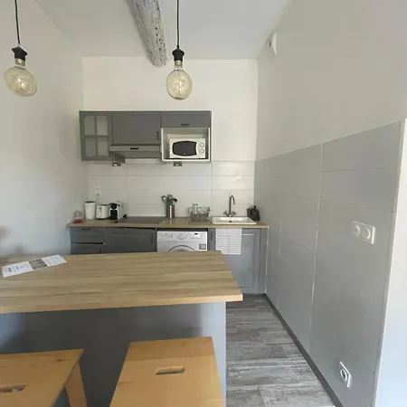 Vieil Et Mezzanine Proche De La Antibes